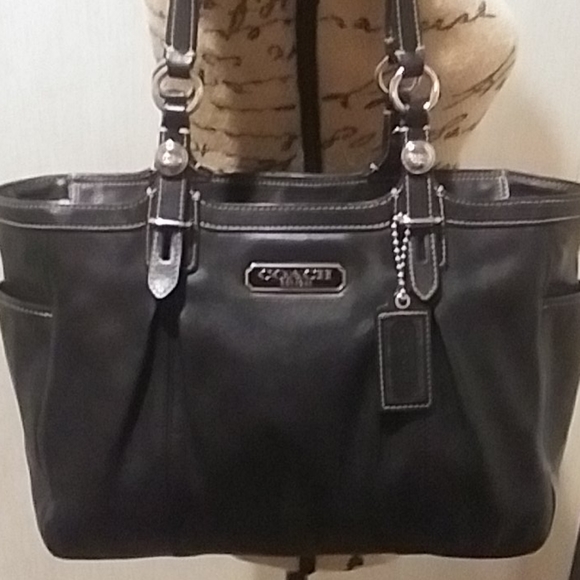 Coach Handbags - Coach Leather Shoulder Bag
